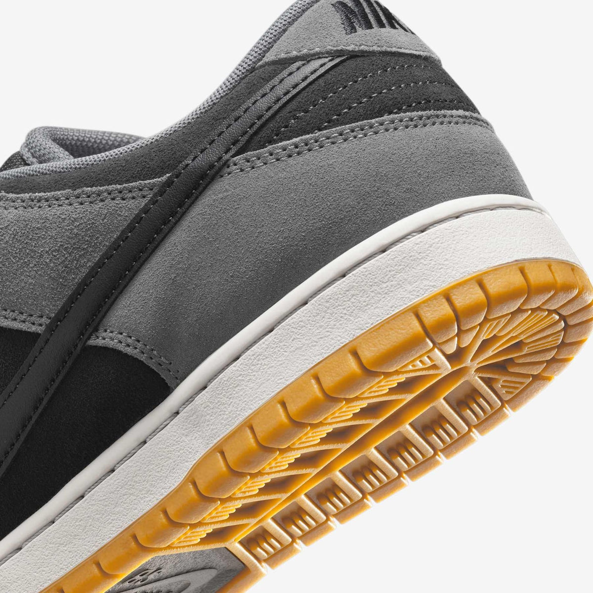 Nike SB Dunk Low Pro