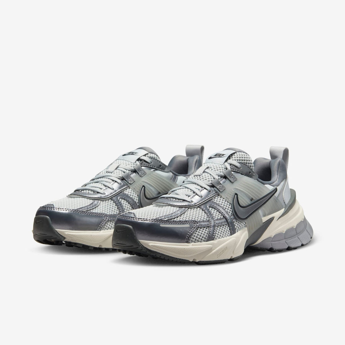 Tênis Nike VK2 Run Pure Platinum Wolf Grey