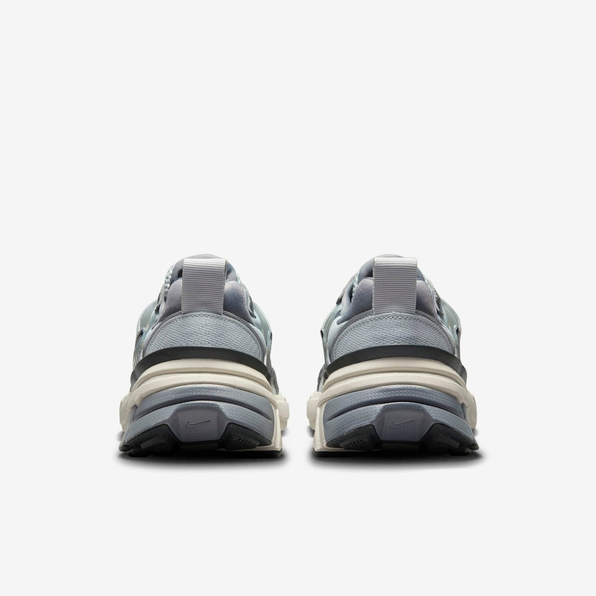 Tênis Nike VK2 Run Pure Platinum Wolf Grey