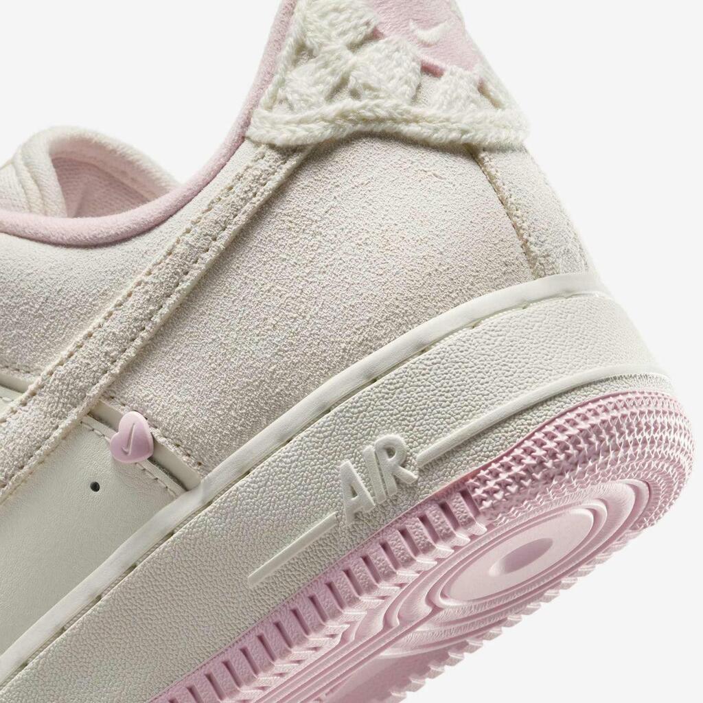 Nike Air Force 1 '07 LX Feminino